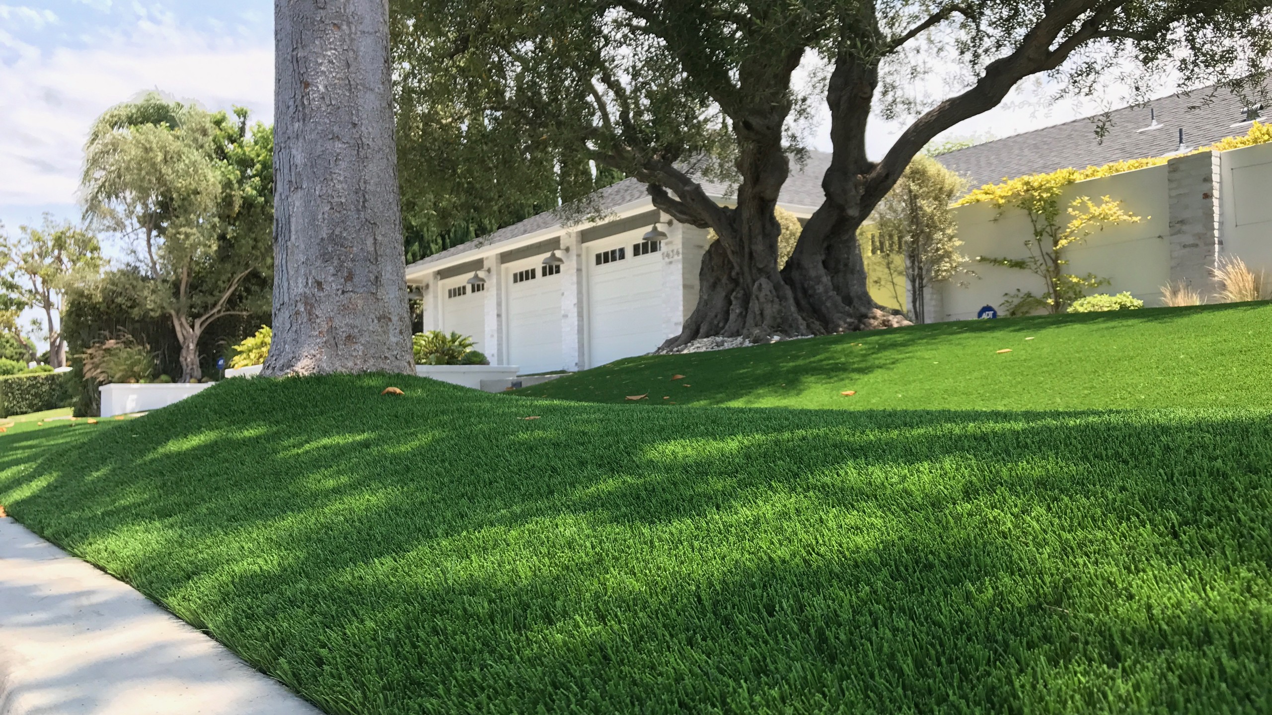 Turf-3-Garages-Web-QHD-16x9